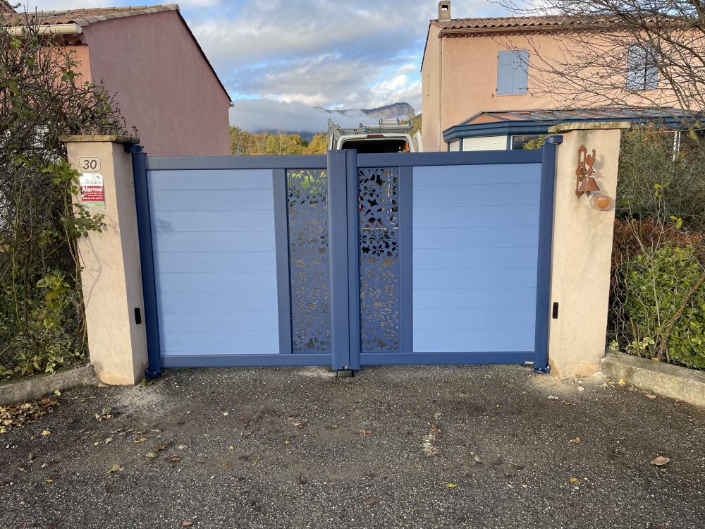 Portail en aluminium à Lazer (05300)