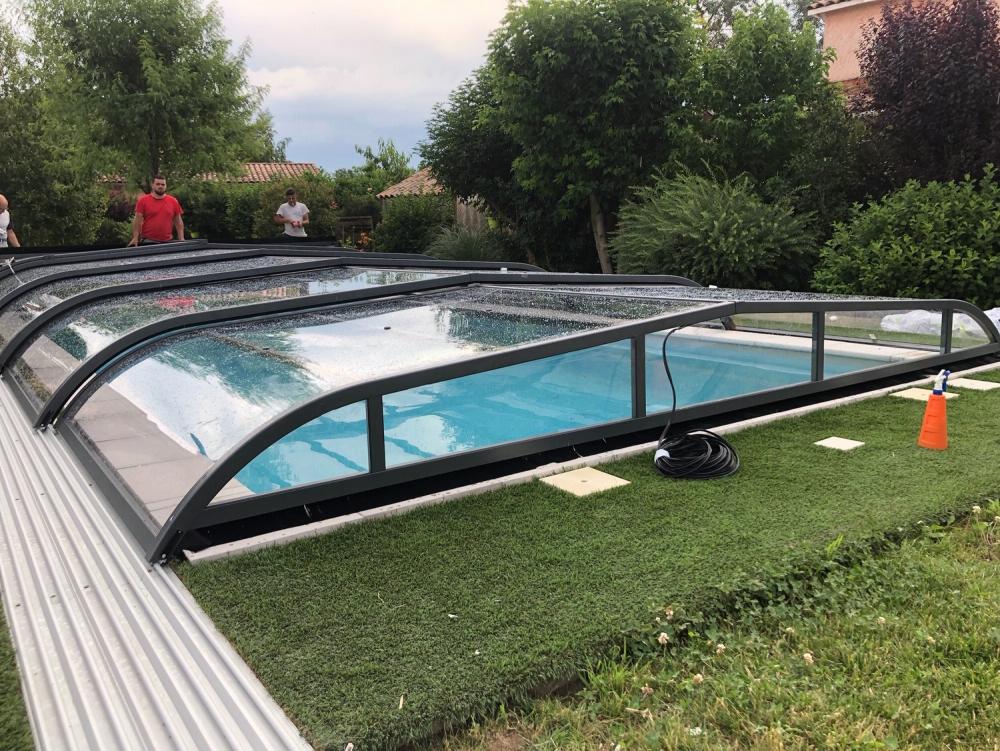 Abri de piscine galbé bas à Laragne