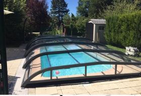 Abri de piscine bas galbé en 8 X 4,2 m