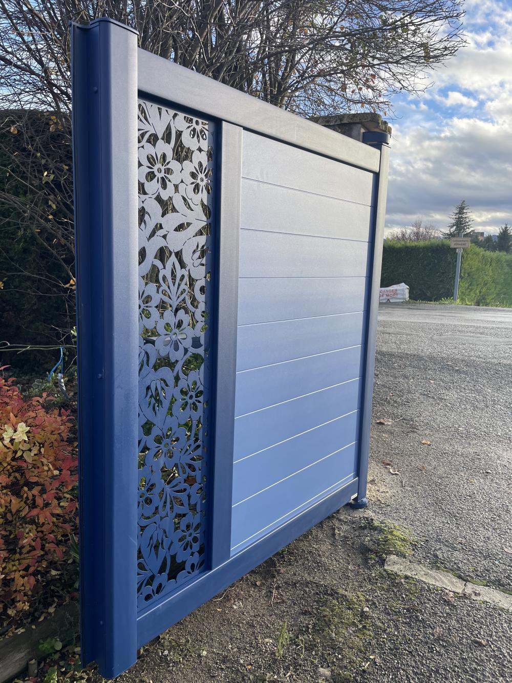 Portail en aluminium à Lazer (05300)